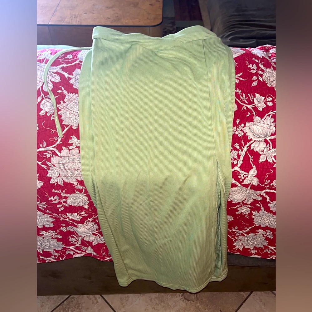 Long tight skirt with slit and tie around stomach